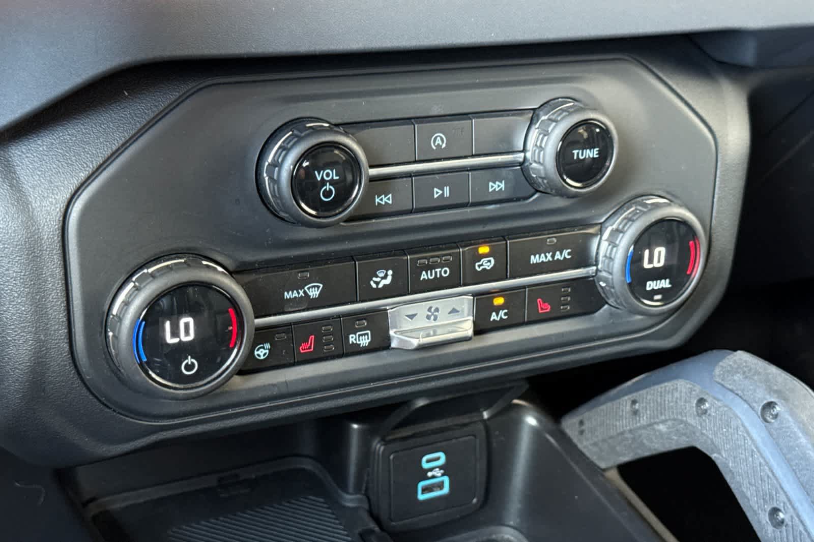 Certified 2025 Ford Bronco Badlands AWD/4WD image 23