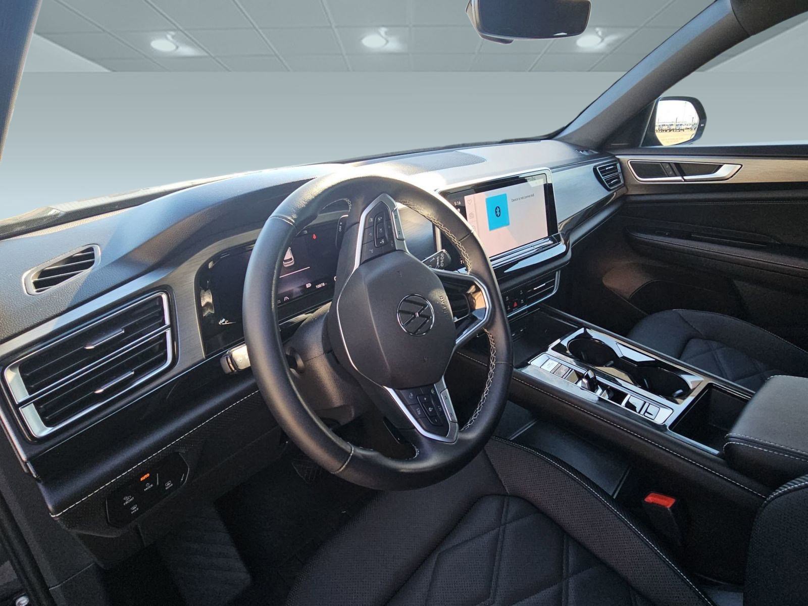 Used 2025 Volkswagen Atlas Cross Sport SE image 4