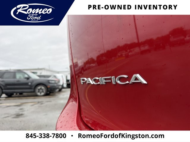 Used 2024 Chrysler Pacifica Touring-L FWD image 31