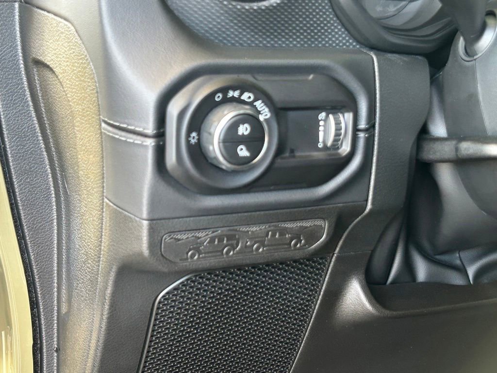Used 2025 Jeep Gladiator Mojave w/ Safety Group AWD/4WD image 37
