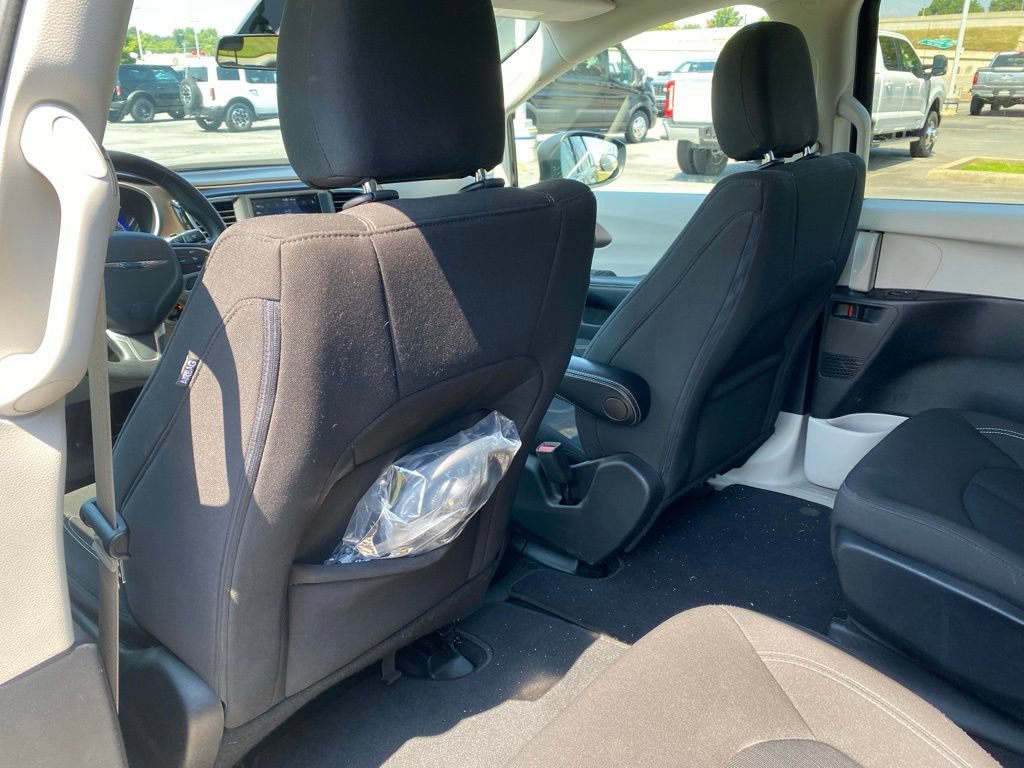 Used 2020 Chrysler Voyager LX FWD image 29