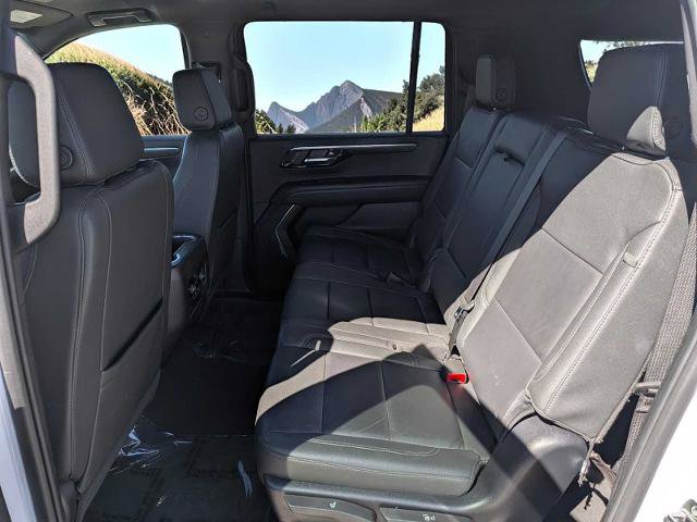 Used 2025 Chevrolet Suburban LT AWD/4WD image 16