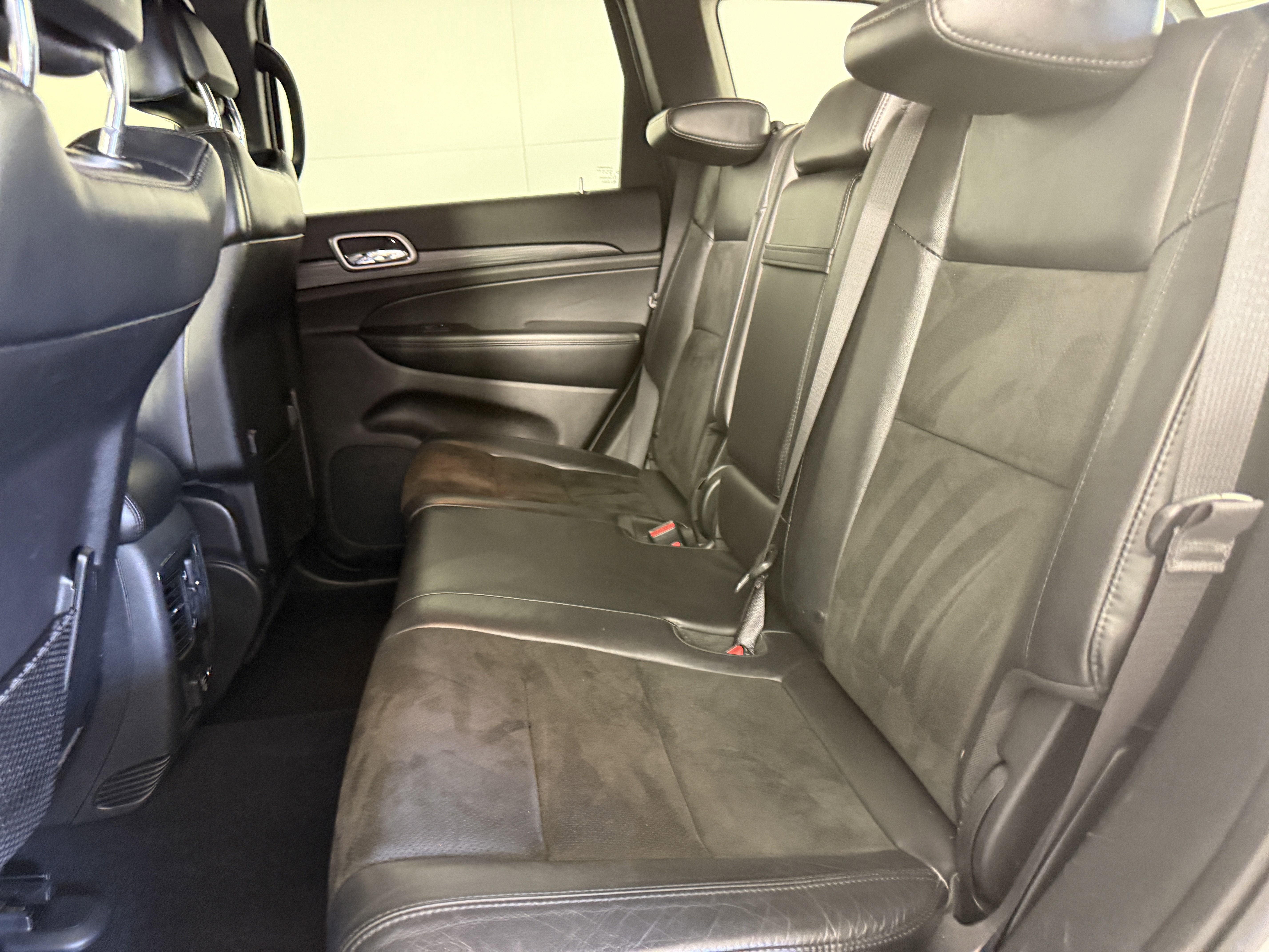 Used 2020 Jeep Grand Cherokee Altitude image 14