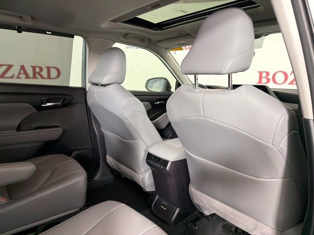 Used 2021 Toyota Highlander XLE FWD image 34