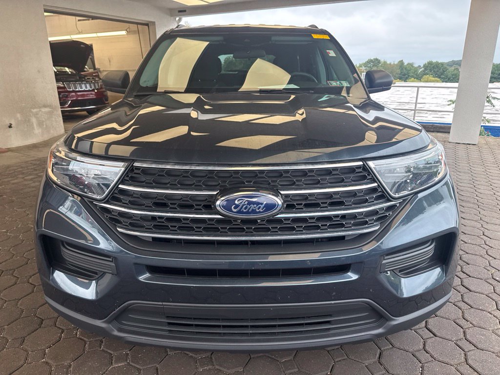 Certified 2024 Ford Explorer XLT w/ Class IV Trailer Tow Package AWD/4WD image 2