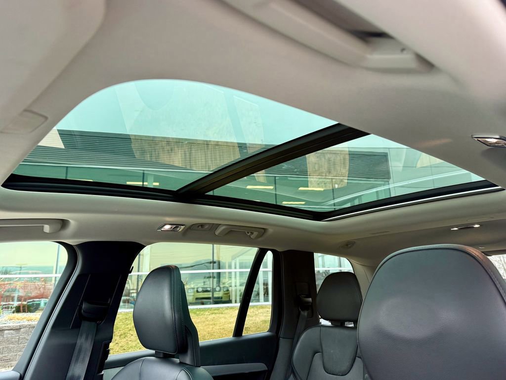 Used 2021 Volvo XC90 T5 Momentum w/ Climate Package image 24