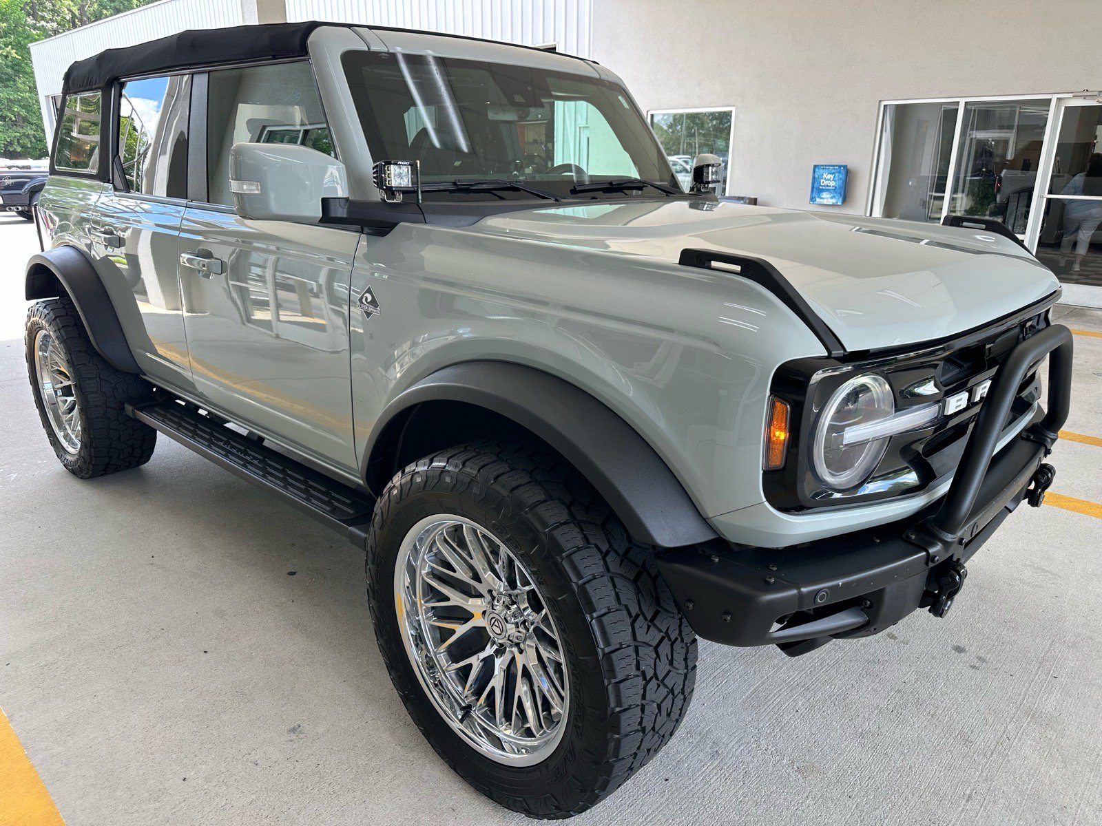 Certified 2022 Ford Bronco Outer Banks w/ Sasquatch Package AWD/4WD image 8
