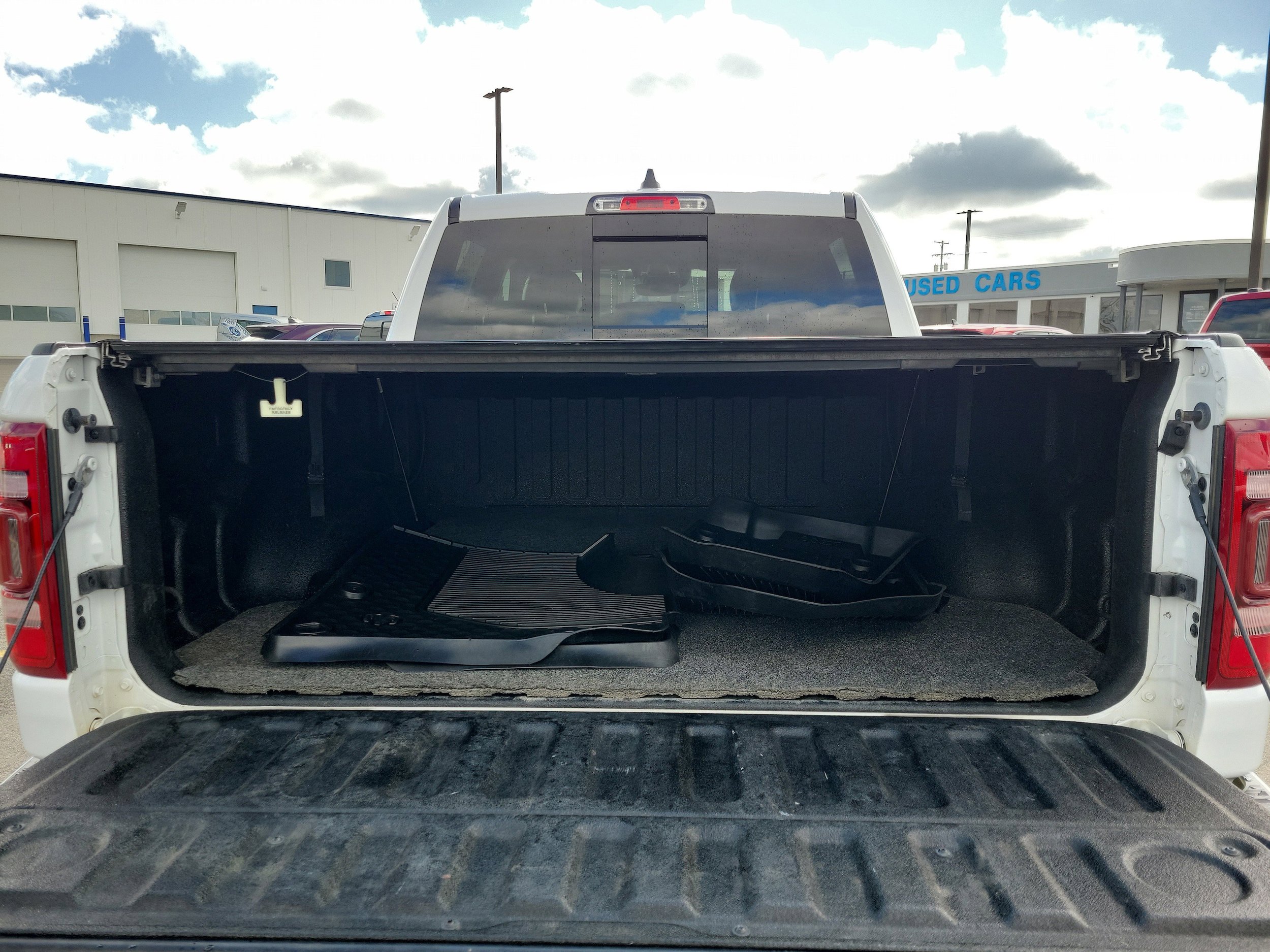Used 2021 RAM 1500 Laramie w/ Sport Appearance Package AWD/4WD image 9