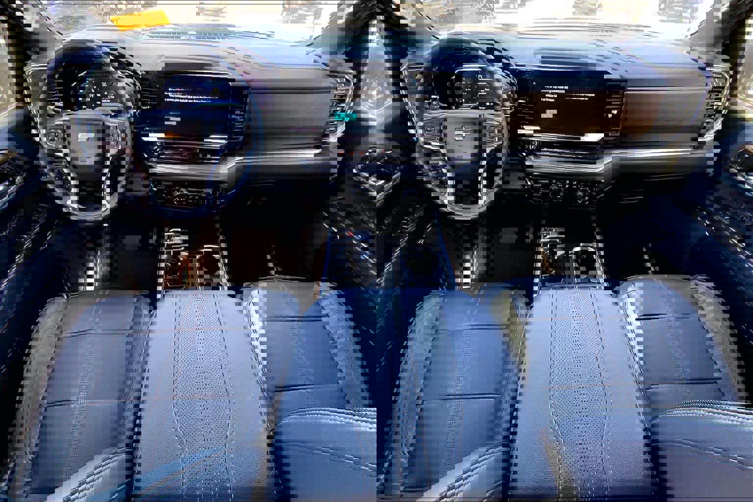 Used 2023 Chevrolet Silverado 1500 High Country w/ Technology Package image 14