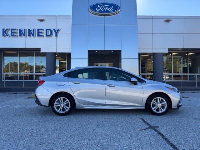 Used 2018 Chevrolet Cruze LT w/ Convenience Package FWD image 16