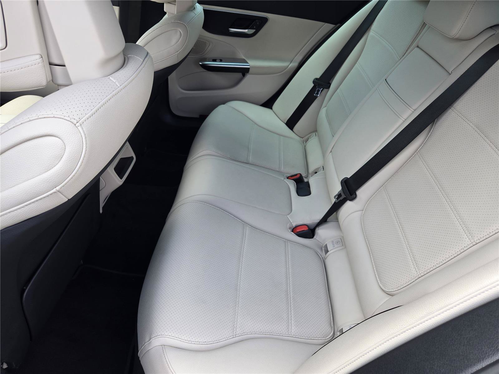 Used 2025 Mercedes-Benz C 300 Sedan image 29