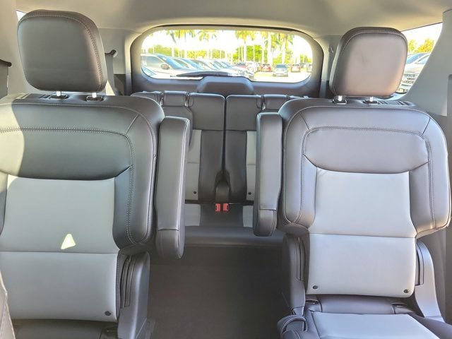 Certified 2023 Ford Explorer XLT w/ Equipment Group 202A RWD image 18