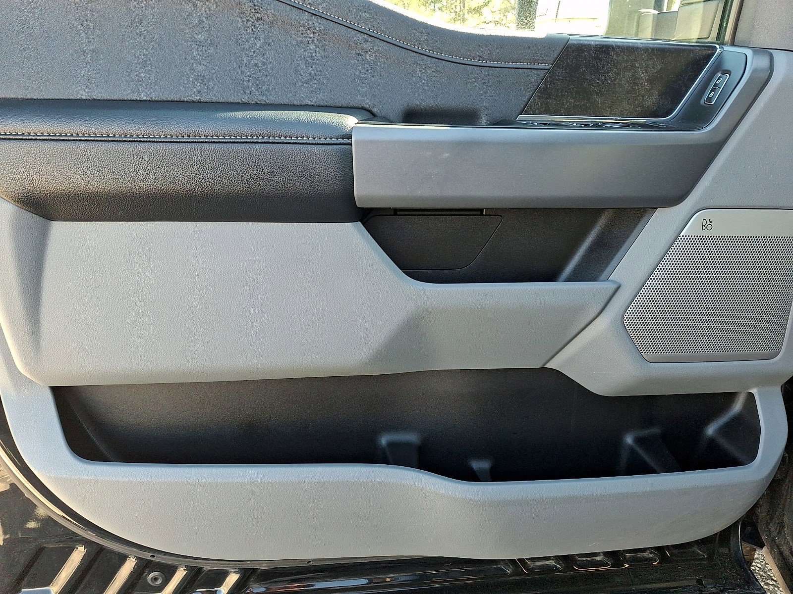 Certified 2023 Ford F250 XLT w/ Black Appearance Package image 11