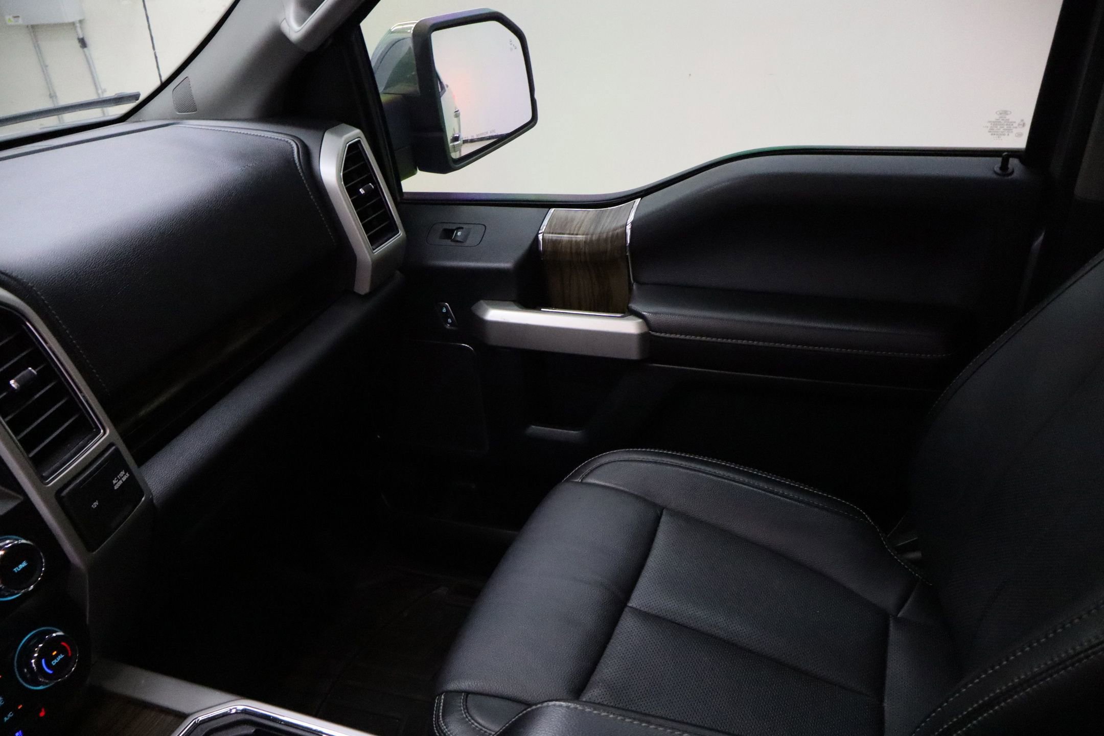 Certified 2020 Ford F150 Lariat image 22