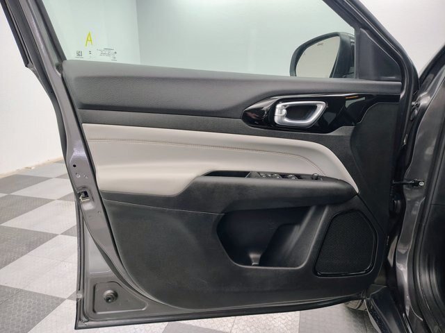 Used 2023 Jeep Compass Limited AWD/4WD image 18