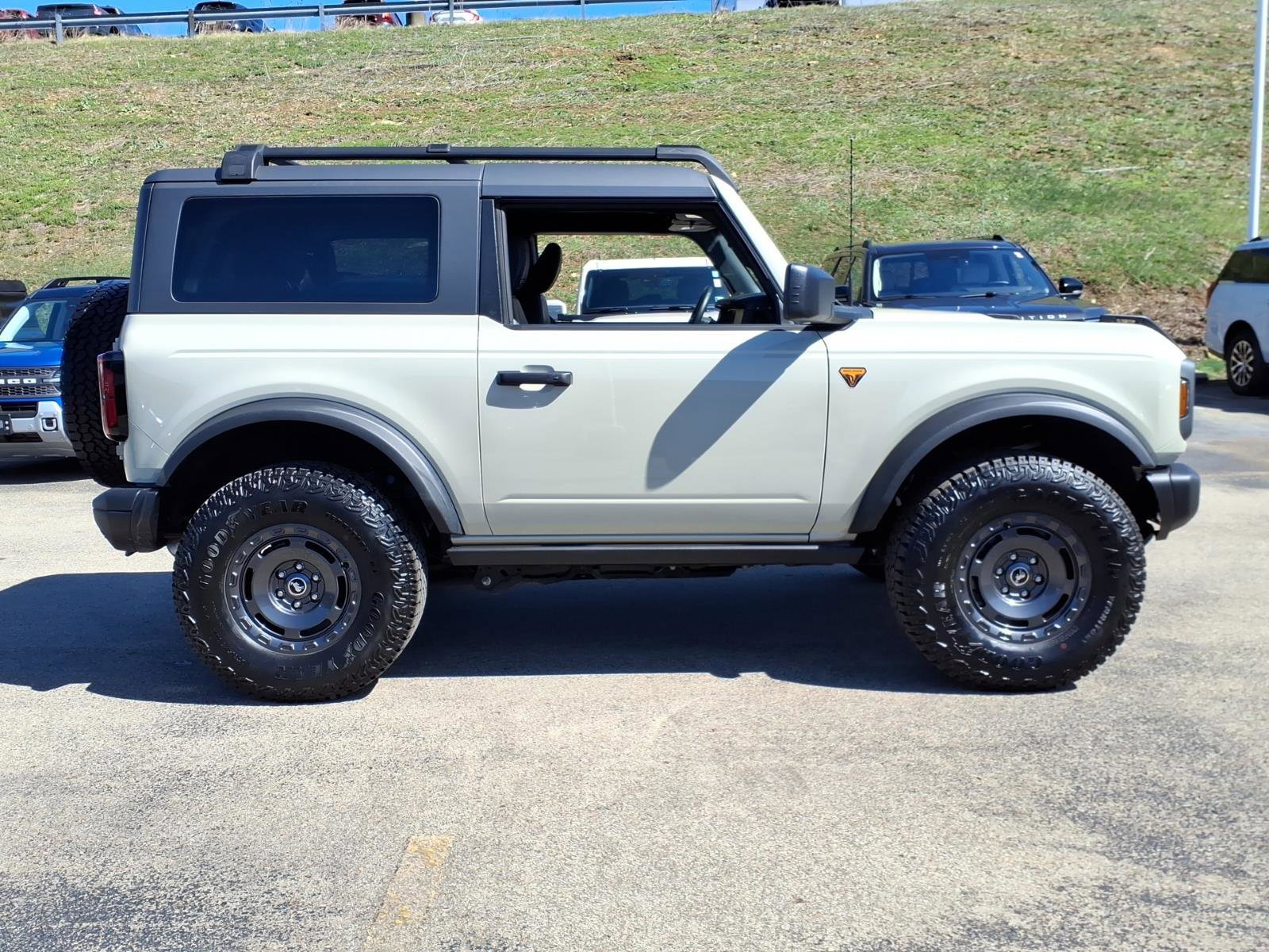 Certified 2025 Ford Bronco Badlands w/ Sasquatch Package video 2