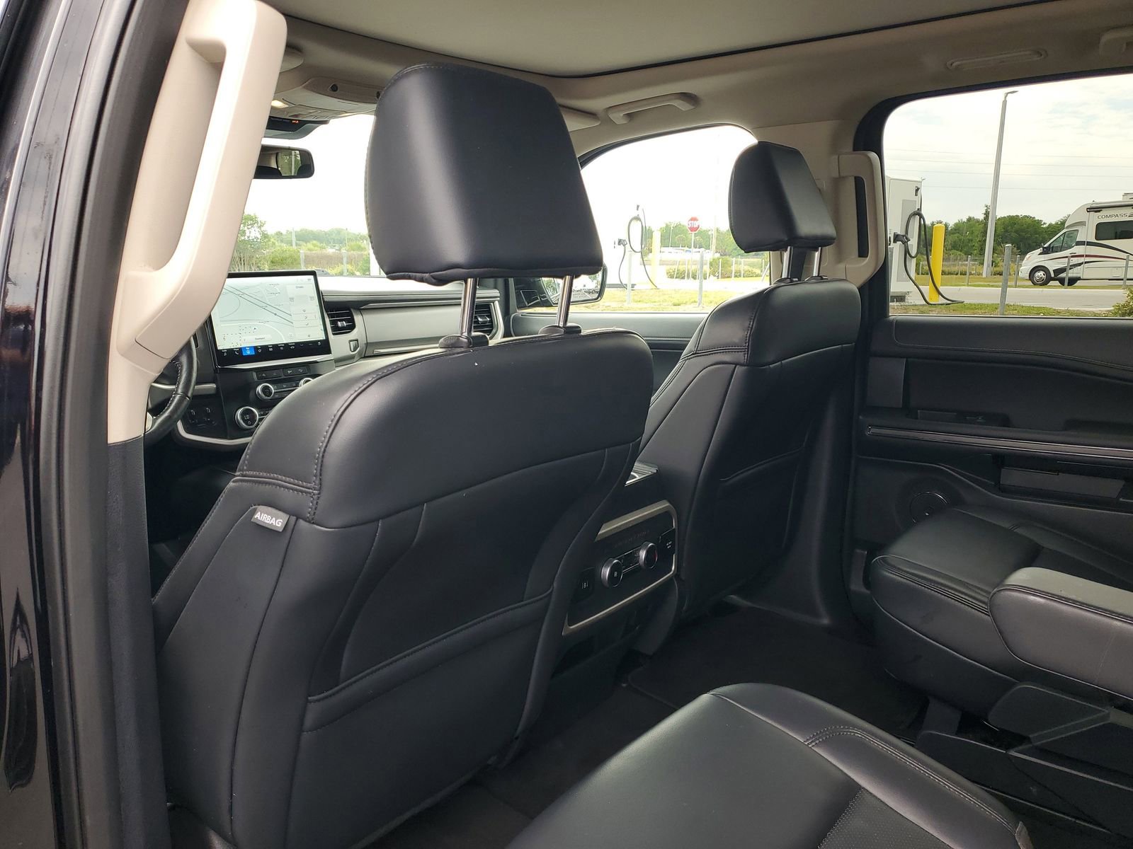 Certified 2024 Ford Expedition XLT AWD/4WD image 9