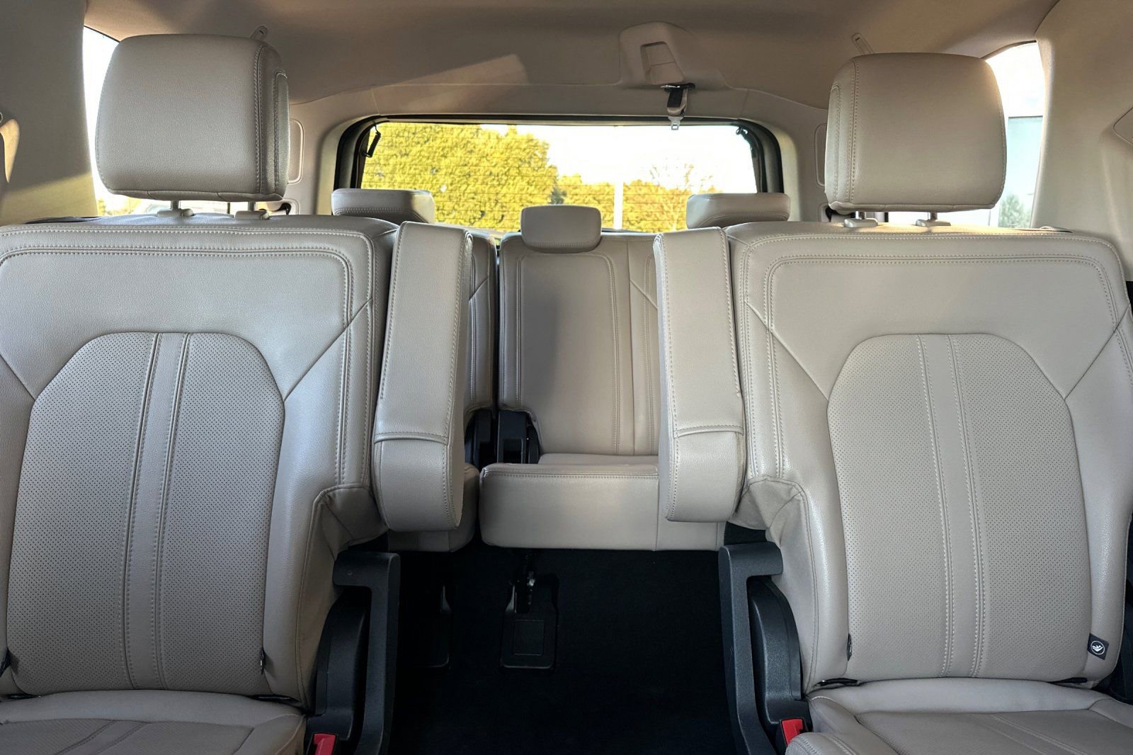 Certified 2024 Ford Expedition Limited image 20