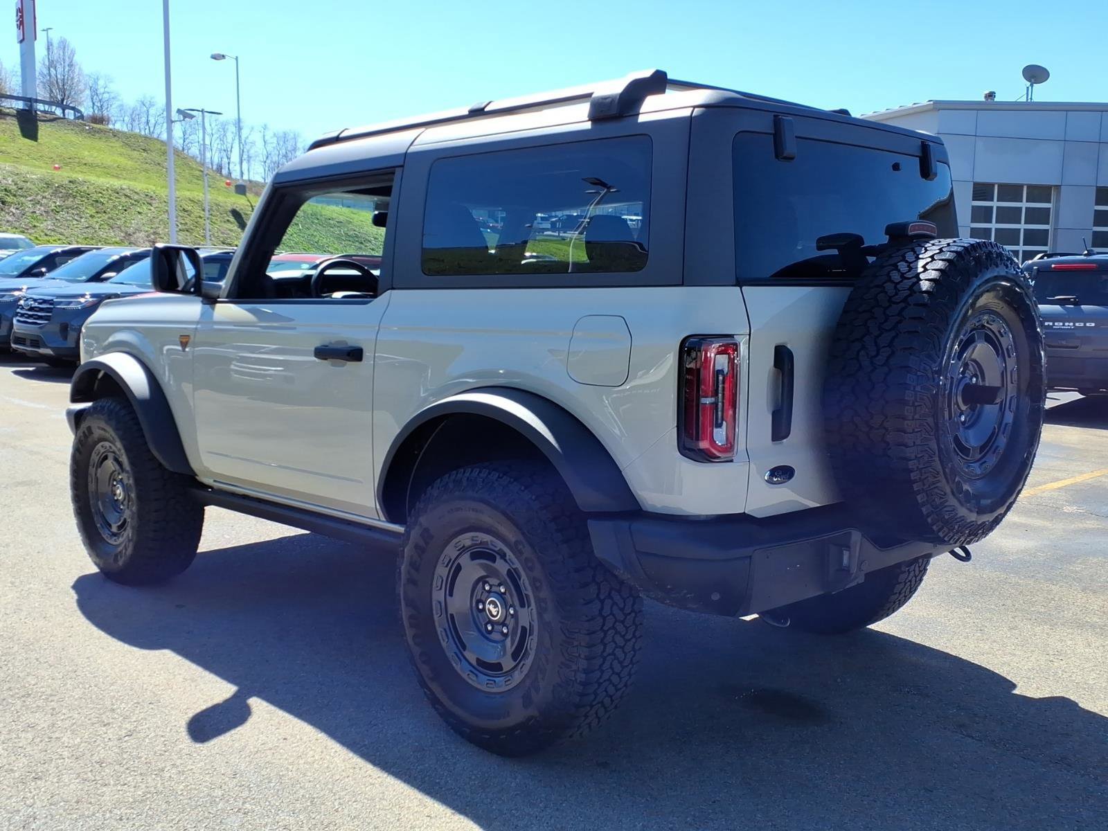 Certified 2025 Ford Bronco Badlands w/ Sasquatch Package image 4