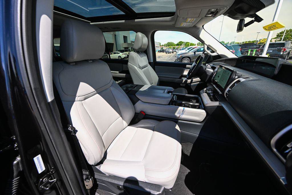Certified 2025 Ford Expedition Active AWD/4WD image 27