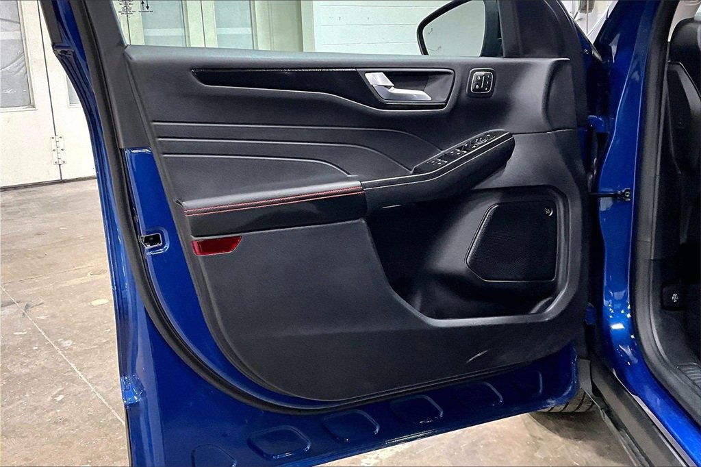 Certified 2022 Ford Escape SEL w/ SEL Stealth AWD Package image 22