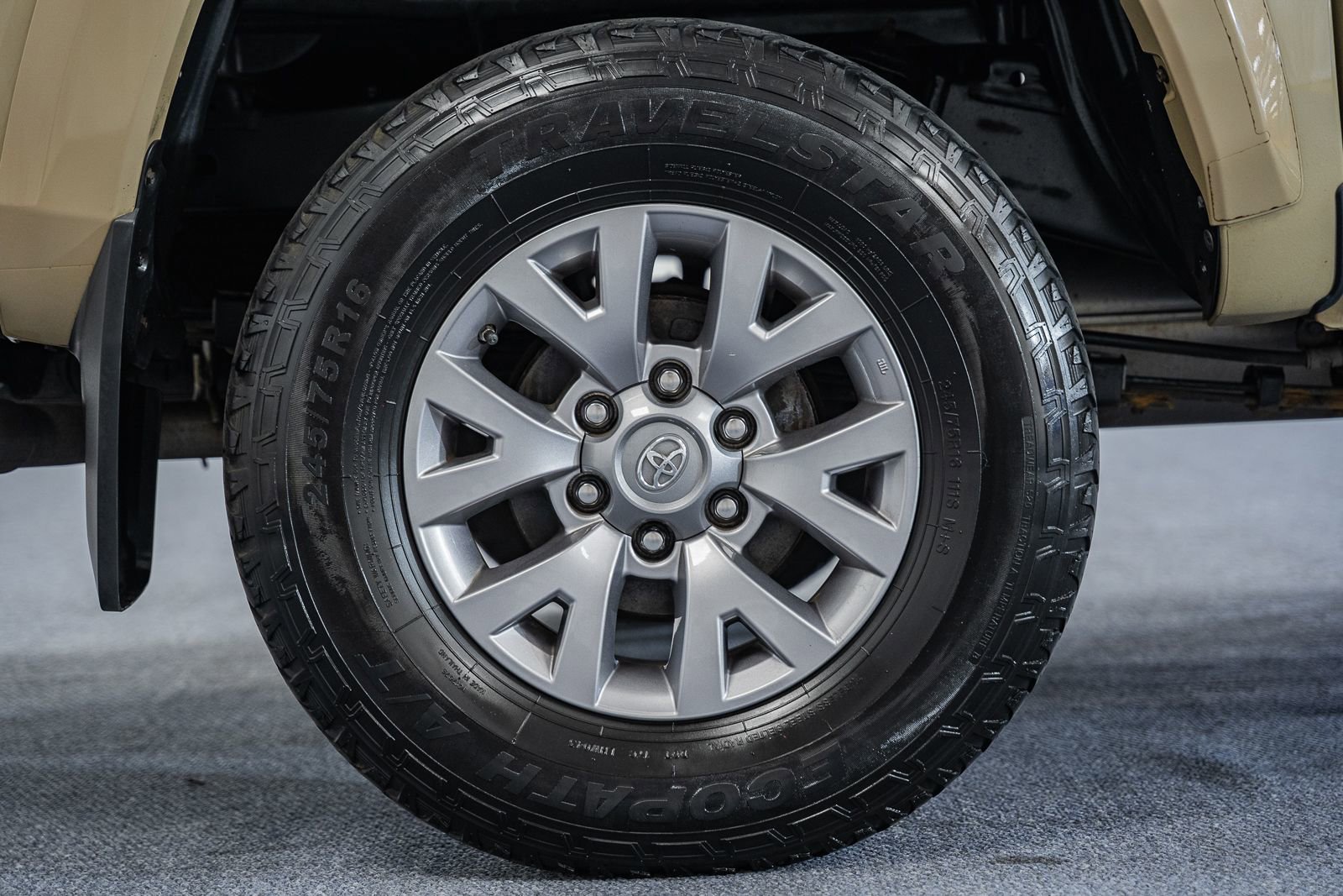 Used 2018 Toyota Tacoma SR5 AWD/4WD image 27