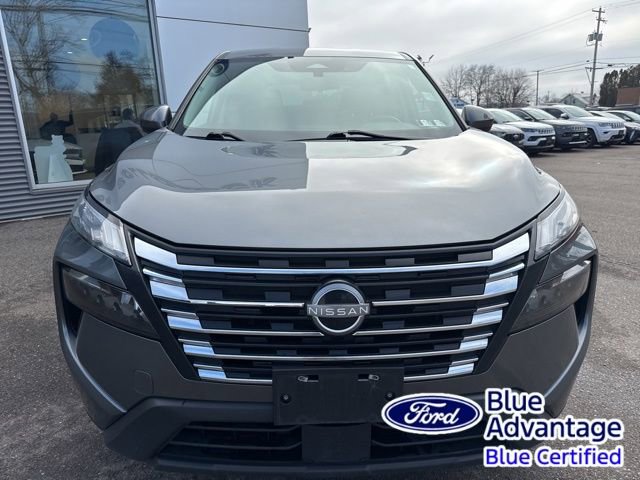 Used 2024 Nissan Rogue SV image 3