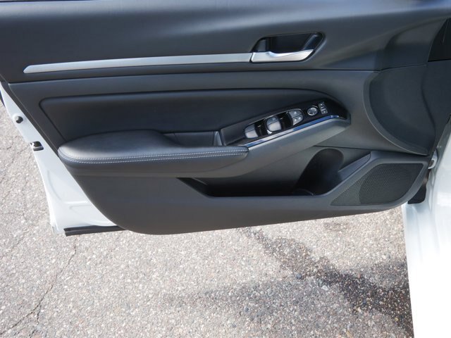 Used 2023 Nissan Altima 2.5 SV FWD image 12