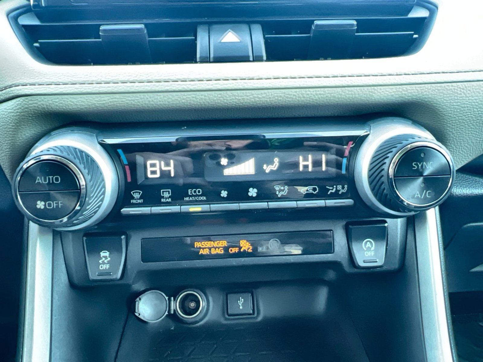 Used 2020 Toyota RAV4 XLE image 20