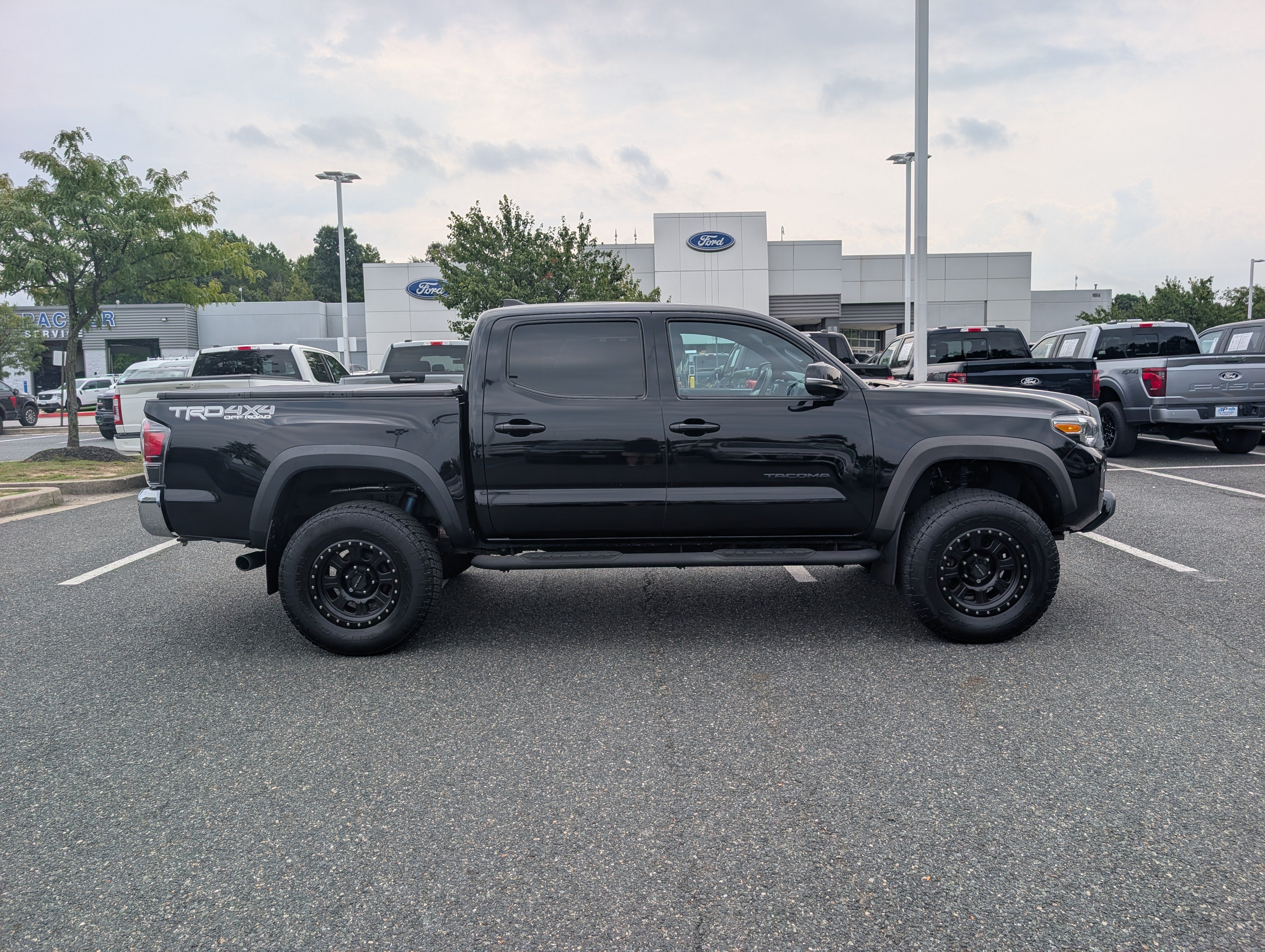 Used 2019 Toyota Tacoma TRD Off-Road AWD/4WD image 2