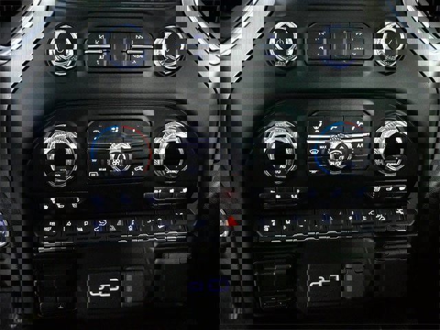 Used 2021 GMC Sierra 3500 Denali w/ Denali Ultimate Package image 22