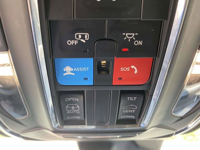 Used 2023 Jeep Grand Cherokee Altitude RWD image 34