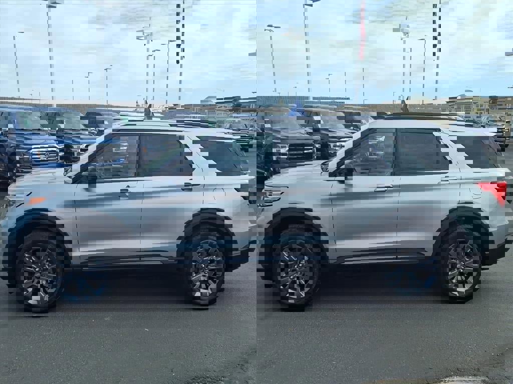 Certified 2023 Ford Explorer XLT w/ Equipment Group 202A image 2