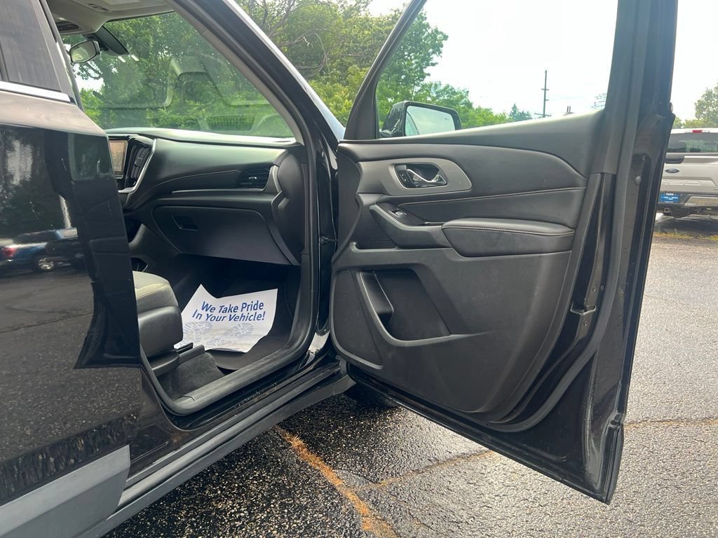 Used 2018 Chevrolet Traverse LT w/ LPO, 'HIT The Road' Package AWD/4WD image 37