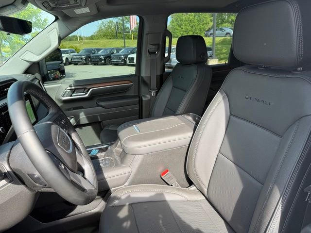 Used 2025 GMC Sierra 3500 Denali w/ Denali Reserve Package AWD/4WD image 8