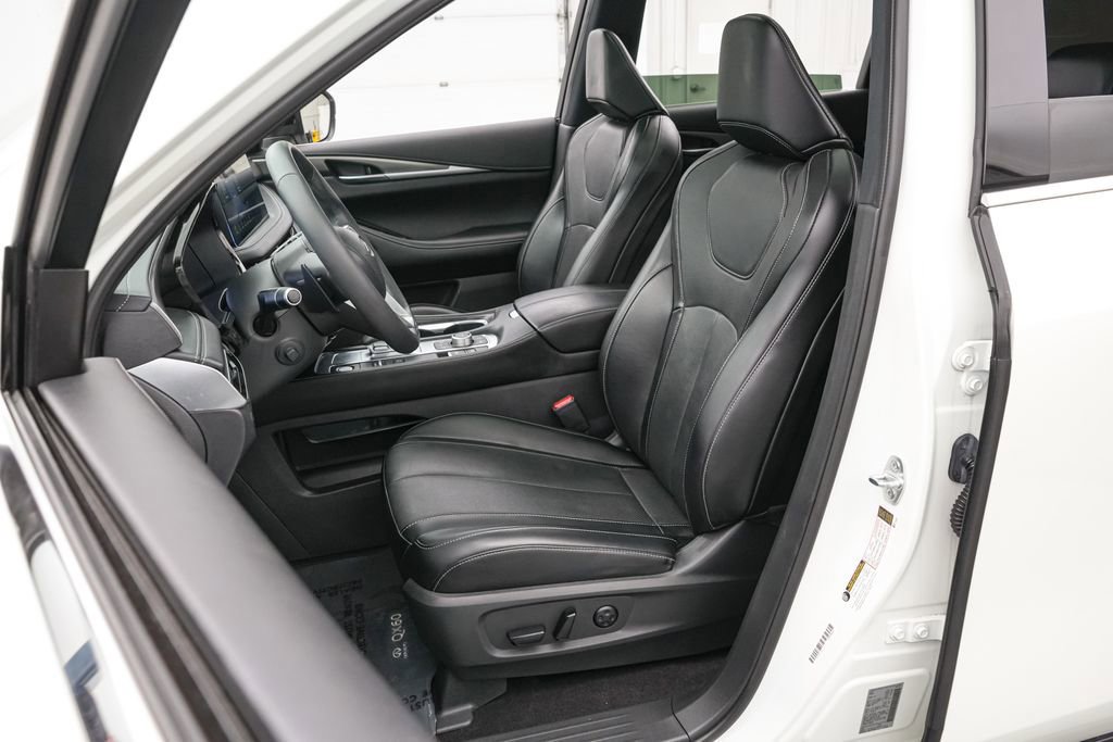 Used 2023 INFINITI QX60 Luxe w/ Cargo Package FWD image 11