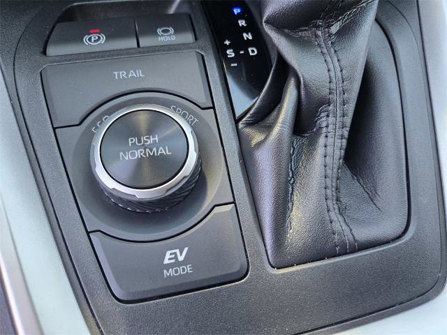 Used 2022 Toyota RAV4 XLE Premium image 22