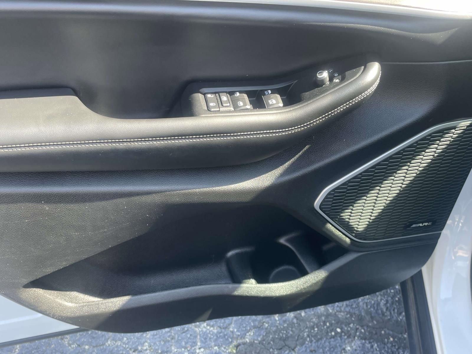 Used 2022 Jeep Grand Cherokee L Limited w/ Trailer Tow Group (B) image 17