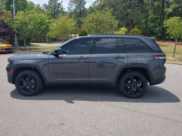 Used 2024 Jeep Grand Cherokee Altitude AWD/4WD image 7
