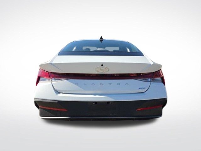Used 2024 Hyundai Elantra Blue FWD image 10