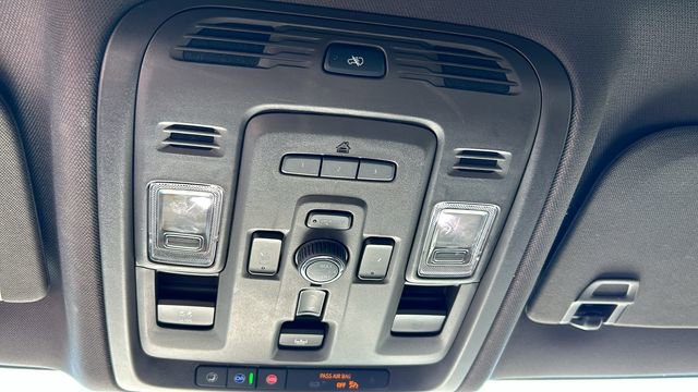 Used 2022 GMC Yukon XL Denali w/ Denali Premium Package image 25