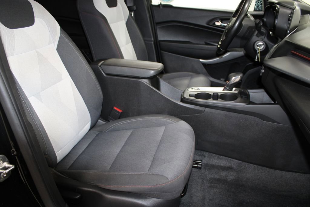 Used 2024 Chevrolet Trax RS w/ Driver Confidence Package image 25