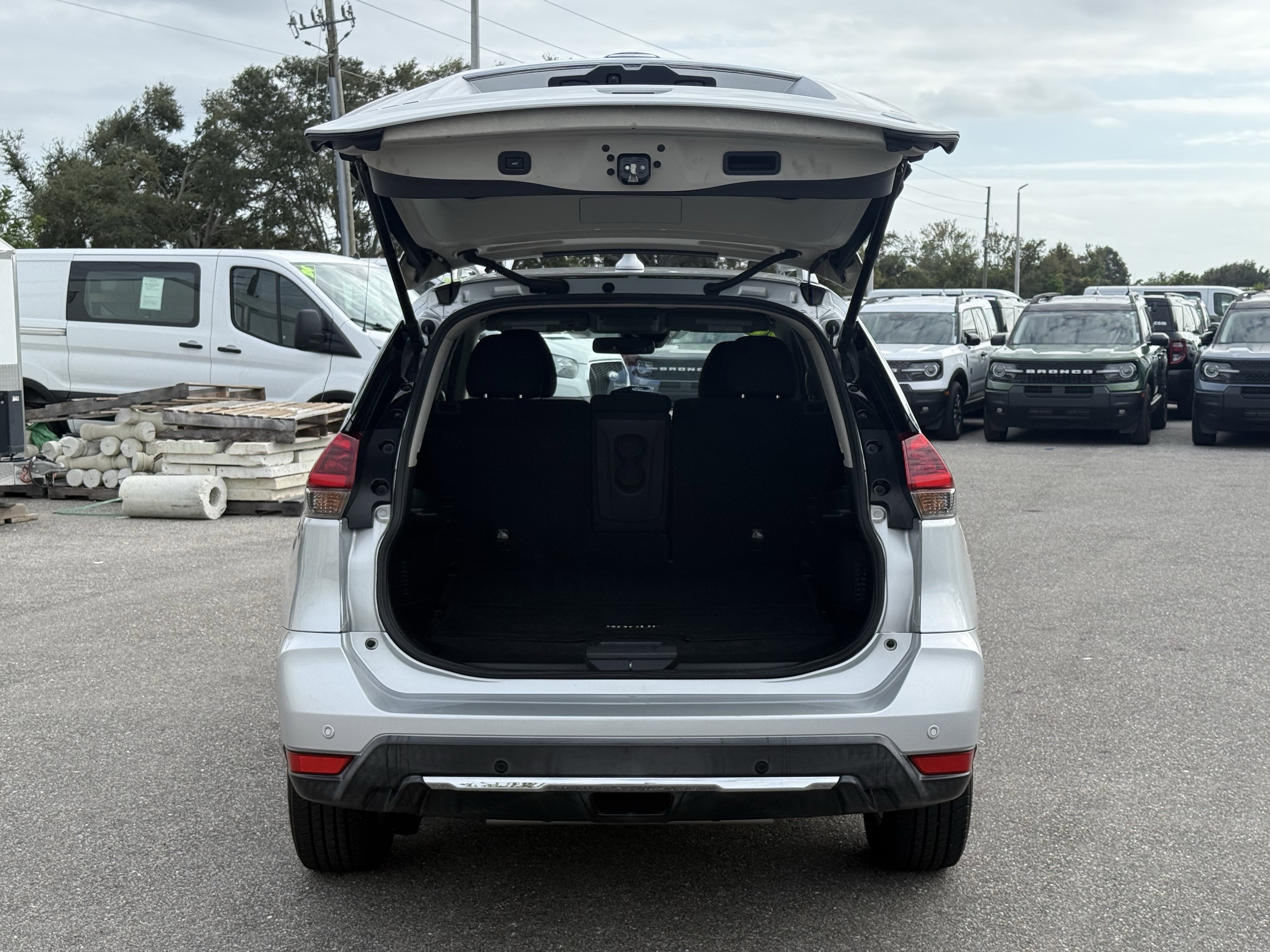 Used 2020 Nissan Rogue SV image 13