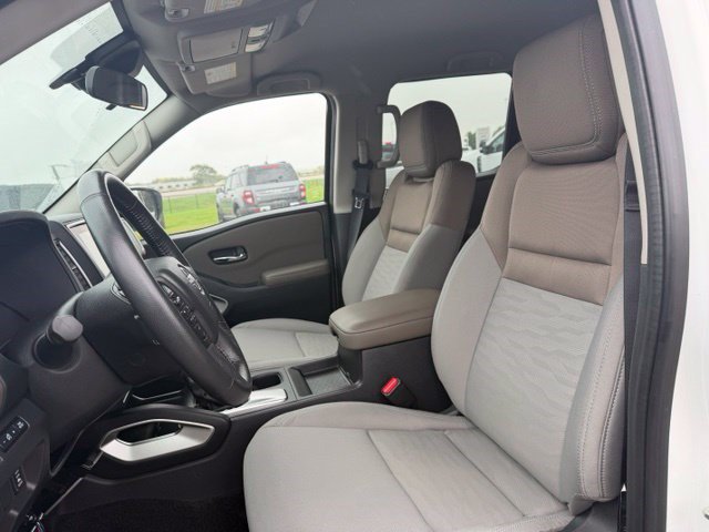 Used 2022 Nissan Frontier SV AWD/4WD image 13