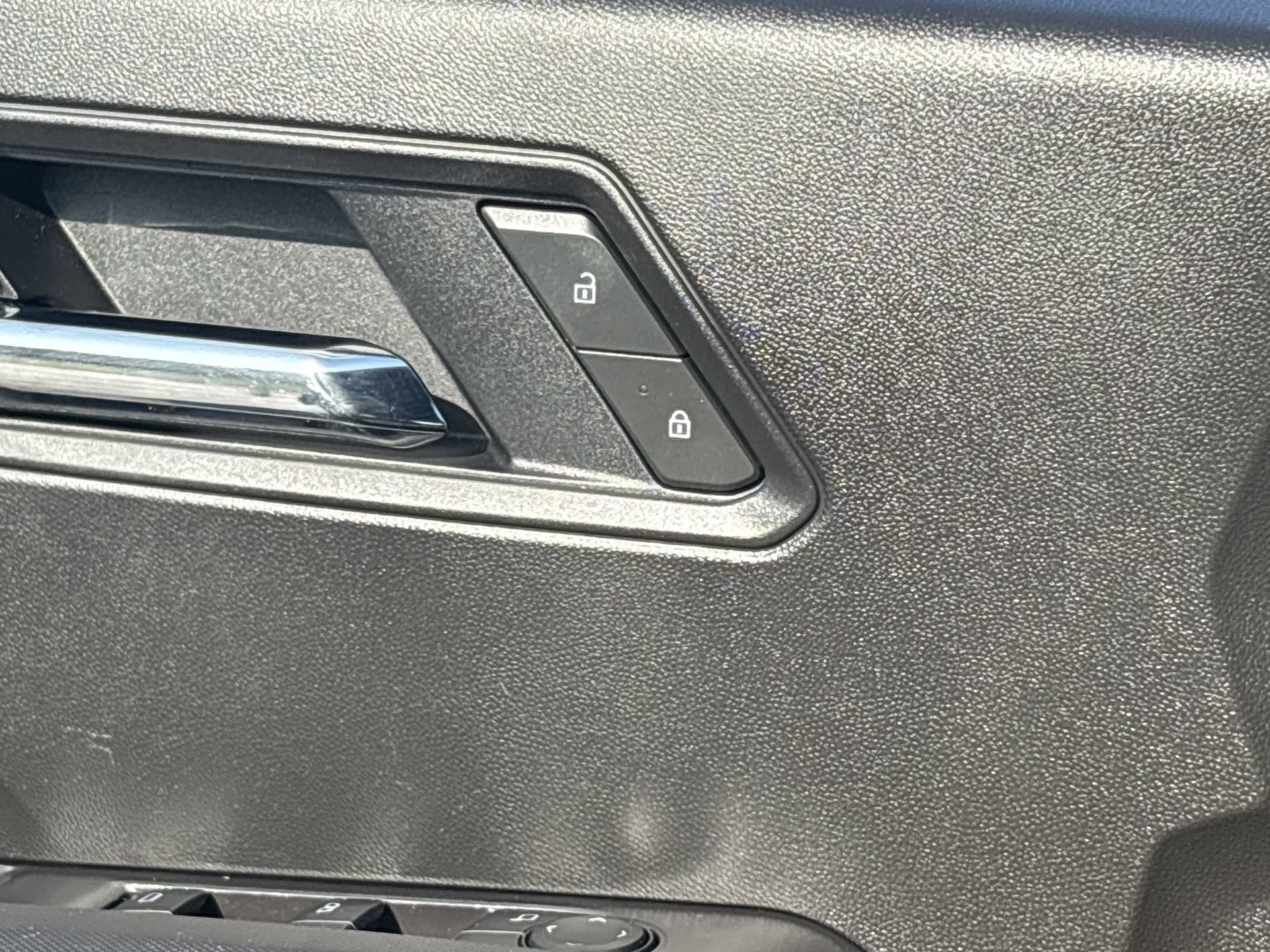 Used 2025 Chevrolet Colorado LT RWD image 14