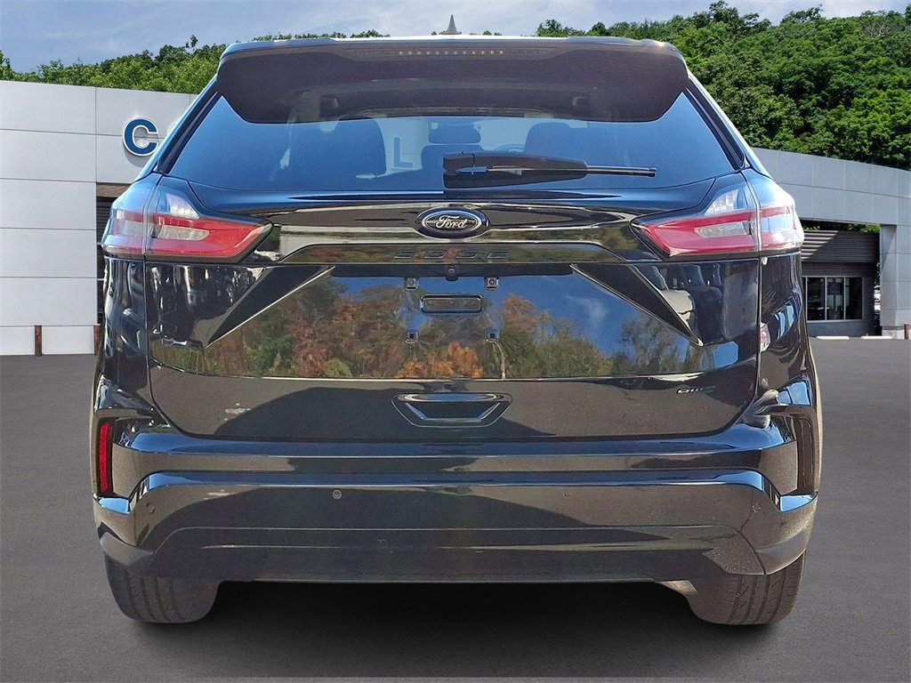 Certified 2022 Ford Edge SE w/ Black Appearance Package image 3