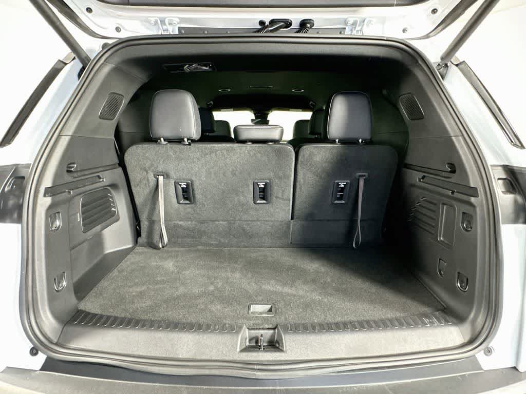 Used 2025 Chevrolet Traverse LT w/ Driver Confidence Package FWD image 21