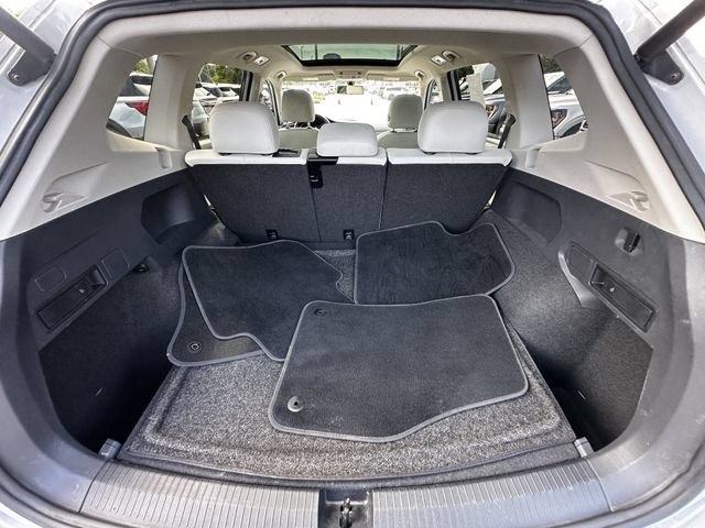 Used 2018 Volkswagen Tiguan SEL AWD/4WD image 42
