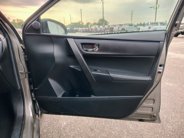 Used 2019 Toyota Corolla SE w/ Carpet Mat Package (TMS) FWD image 13
