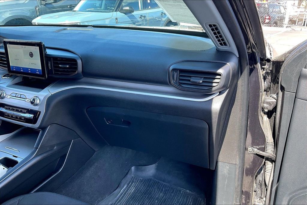 Certified 2022 Ford Explorer XLT w/ Class IV Trailer Tow Package image 14